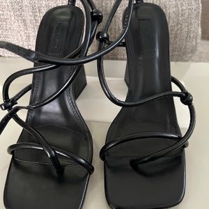 NWT Resort Sandal